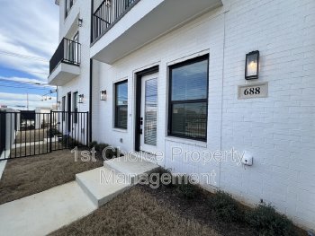 Arlington Texas Homes For Rent UTA Townhome property image