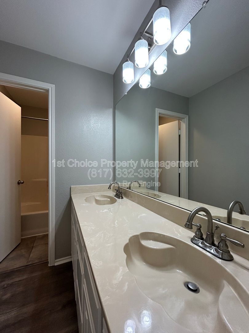 North Richland Texas Homes For Rent with a Guest House property image