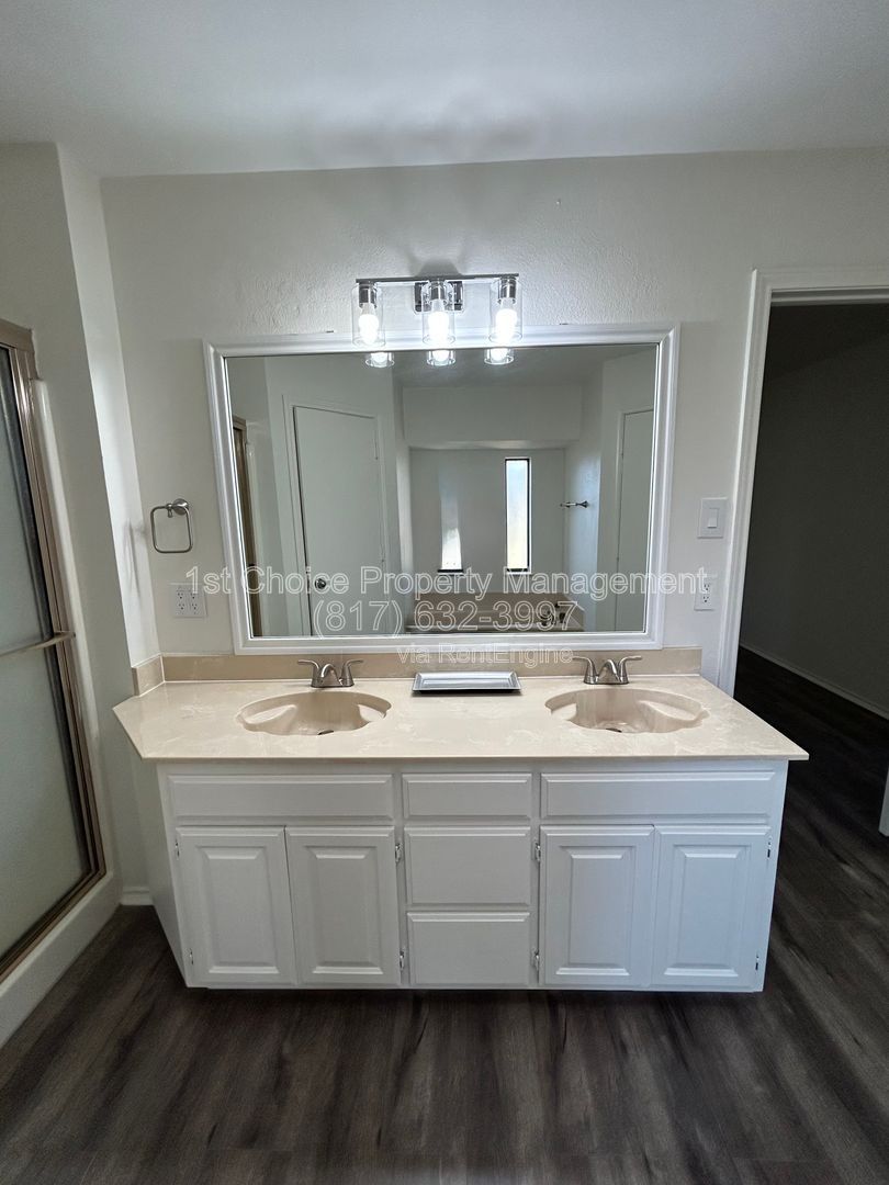 North Richland Texas Homes For Rent with a Guest House property image