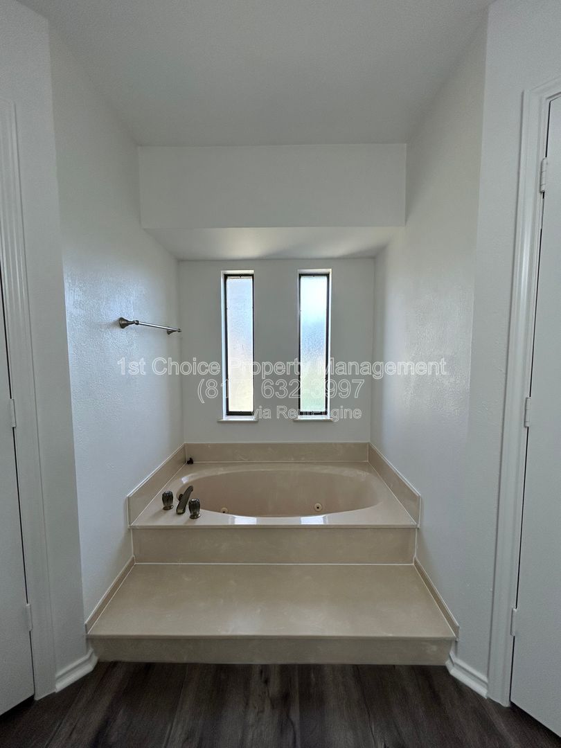 North Richland Texas Homes For Rent with a Guest House property image