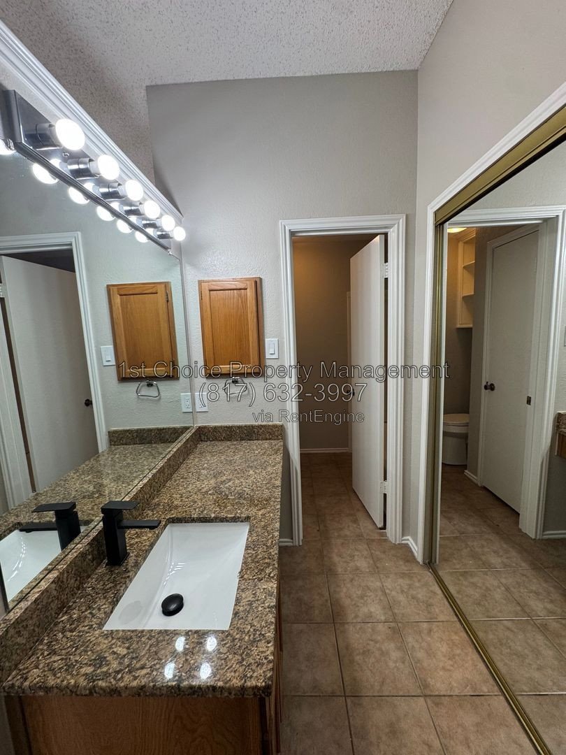 “Bedford Texas Duplex for Rent” property image