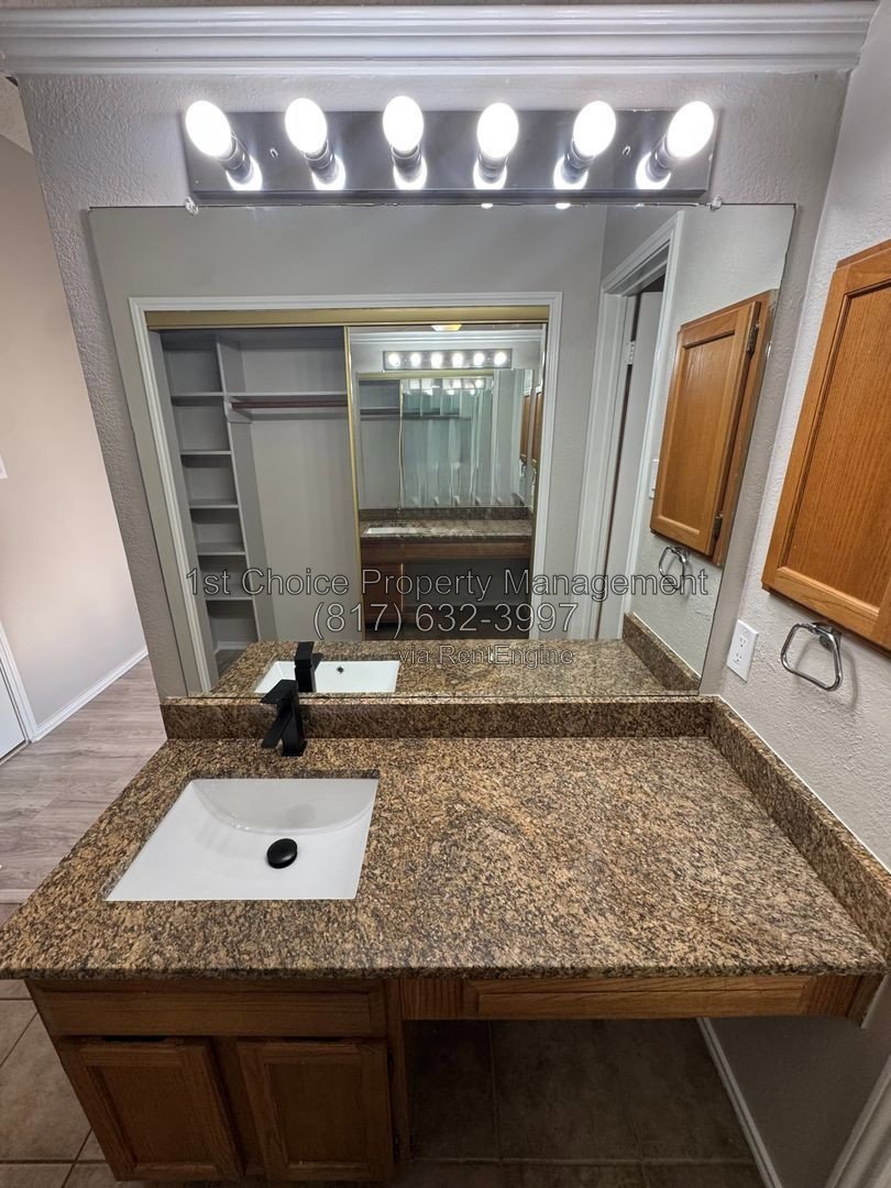 “Bedford Texas Duplex for Rent” property image