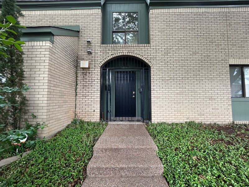 2641 McCart Ave