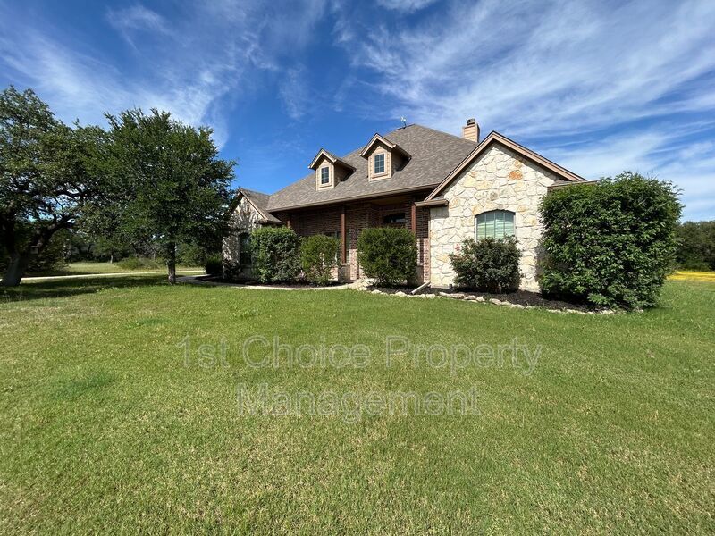 Azle Texas Homes For Rent on a 2-acre lot property image