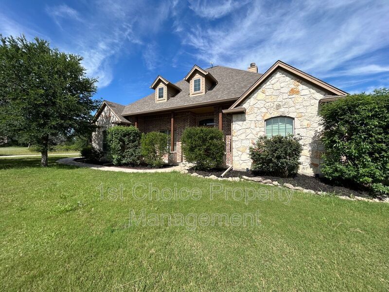 Azle Texas Homes For Rent on a 2-acre lot property image