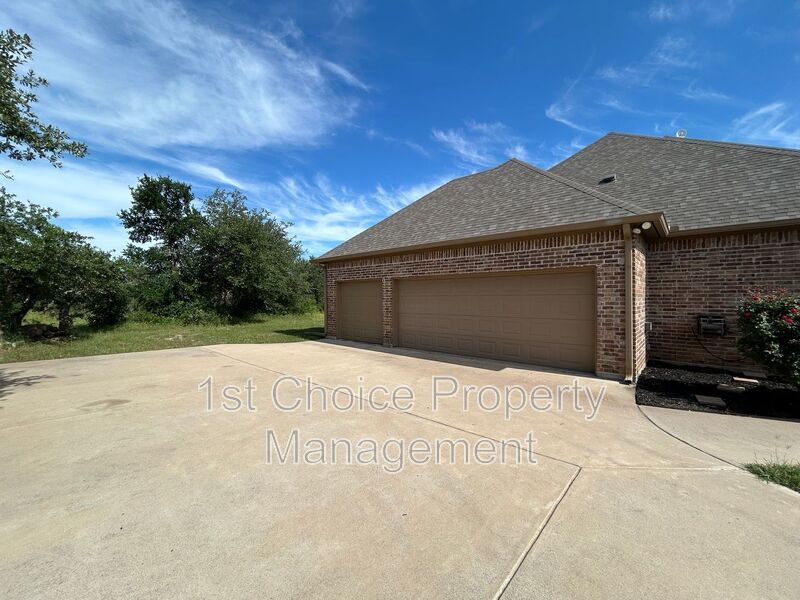 Azle Texas Homes For Rent on a 2-acre lot property image