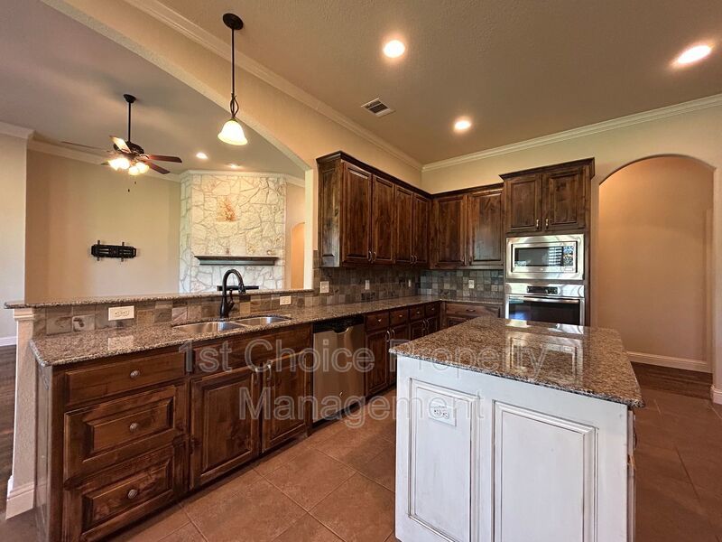 Azle Texas Homes For Rent on a 2-acre lot property image