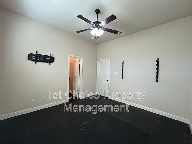 Azle Texas Homes For Rent on a 2-acre lot property image