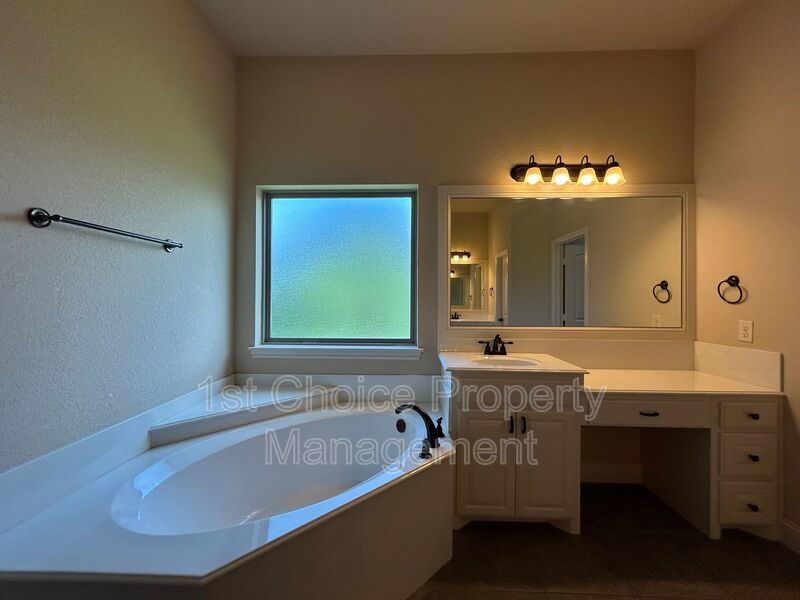 Azle Texas Homes For Rent on a 2-acre lot property image