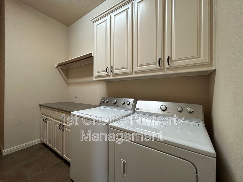Azle Texas Homes For Rent on a 2-acre lot property image