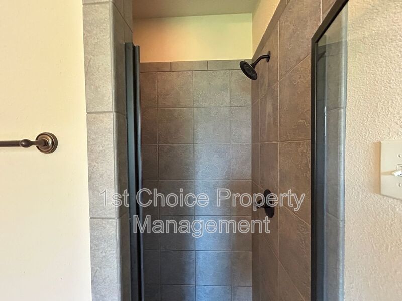 Azle Texas Homes For Rent on a 2-acre lot property image