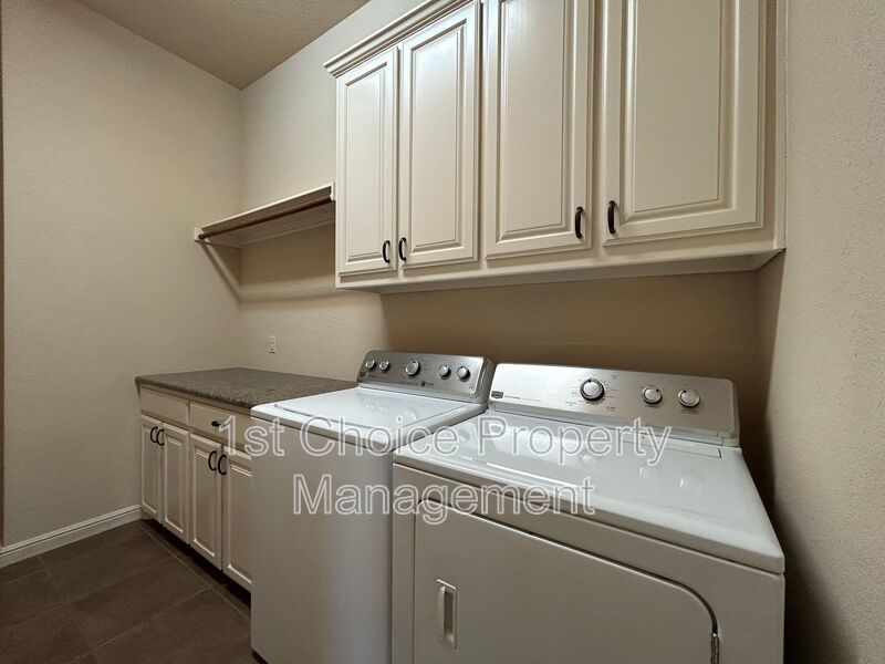 Azle Texas Homes For Rent on a 2-acre lot property image