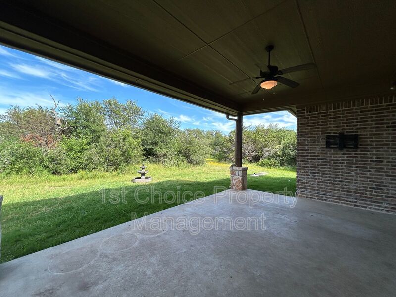 Azle Texas Homes For Rent on a 2-acre lot property image