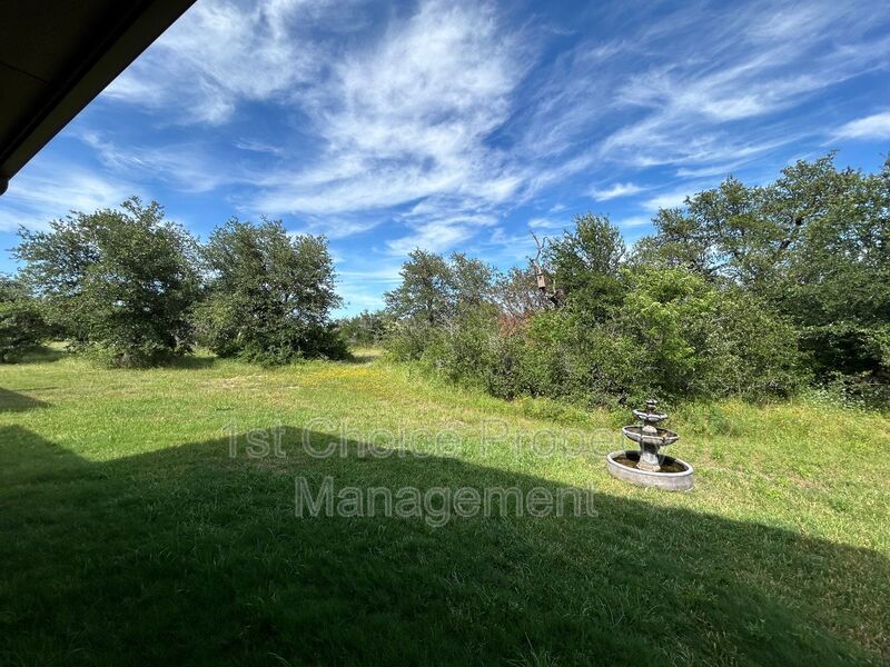 Azle Texas Homes For Rent on a 2-acre lot property image